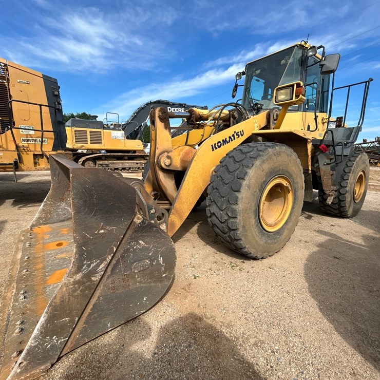 #3650 • 2011 Komatsu W380-6 Wheel Loader