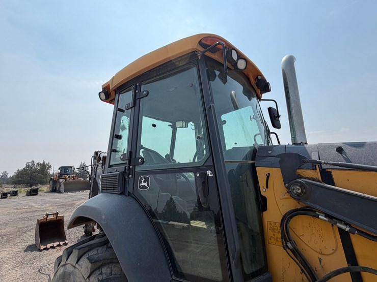 2016-deere-410l-image-26