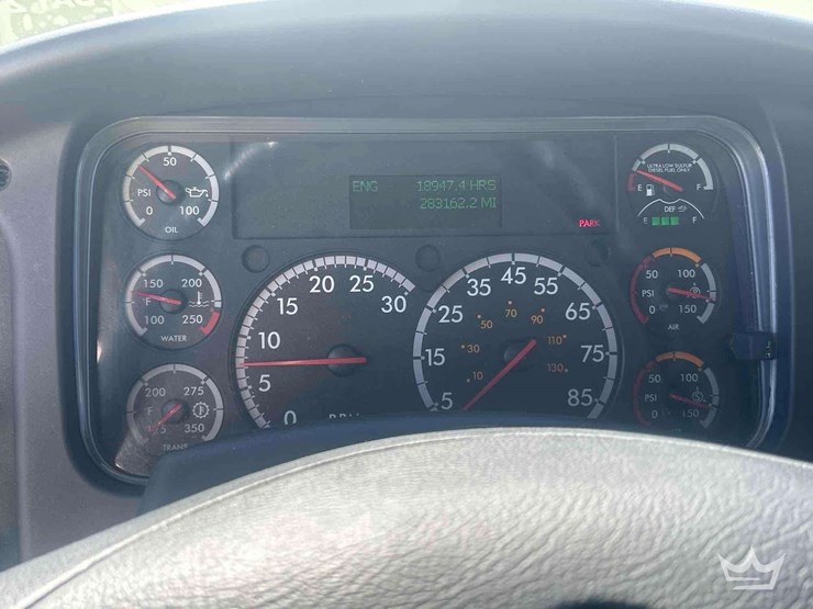 2016-freightliner-m2-106-image-25