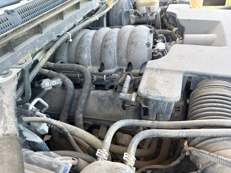 #1395-•-2019-chevrolet-silverado-4x4-pickup-truck-image-17