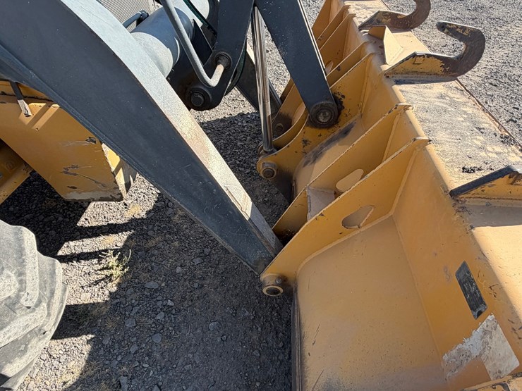 2017-deere-410l-image-19