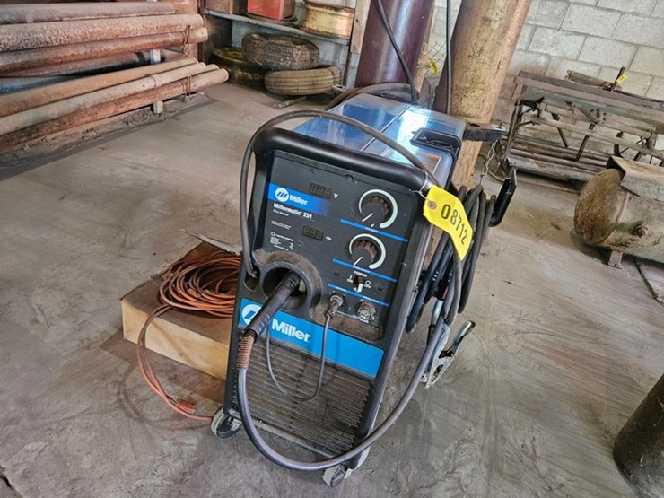 #8712-•-miller-millermatic-251-welder-image-8