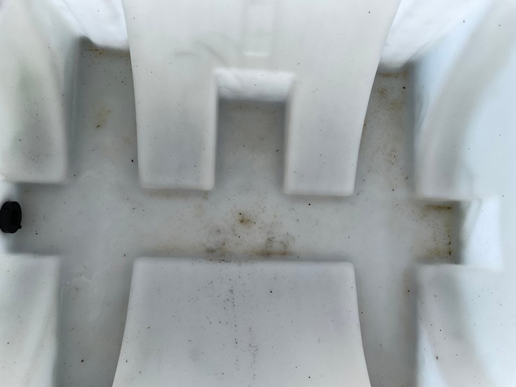 #1634-•-125-gallon-poly-tank-image-8