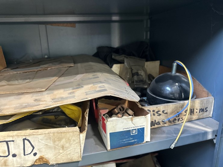 #2880-•-cabinet-w/-misc-parts-image-7