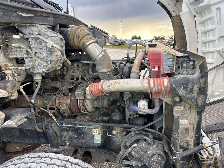 2022-kenworth-t880-image-19