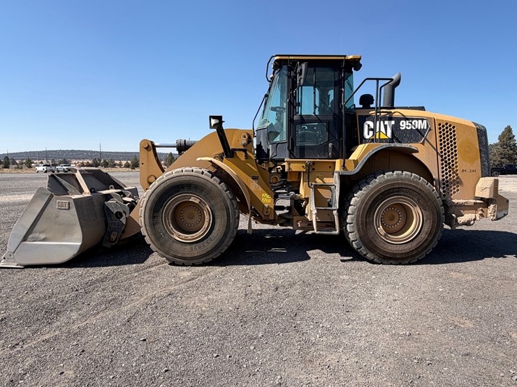 2015-caterpillar-950m-image-8