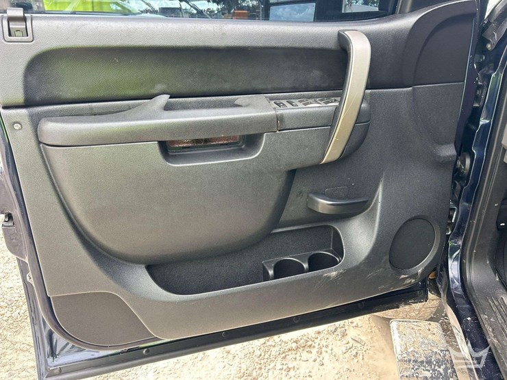 2011-chevrolet-silverado-1500-image-11