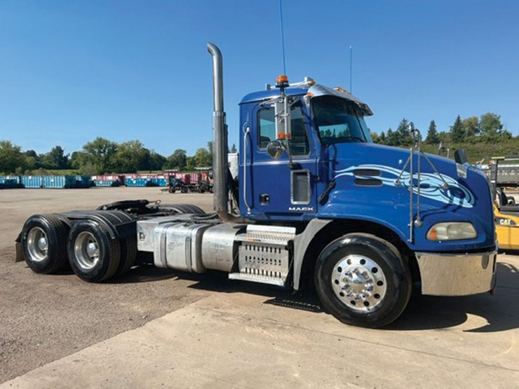 2014-mack-cxu613-image-2