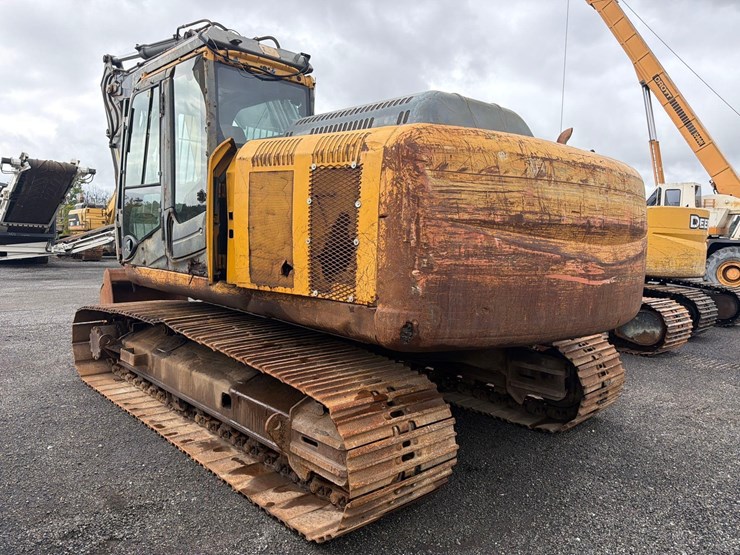 deere-200d-lc-image-6