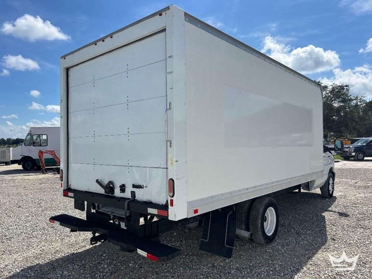 2019-ford-e350-image-3