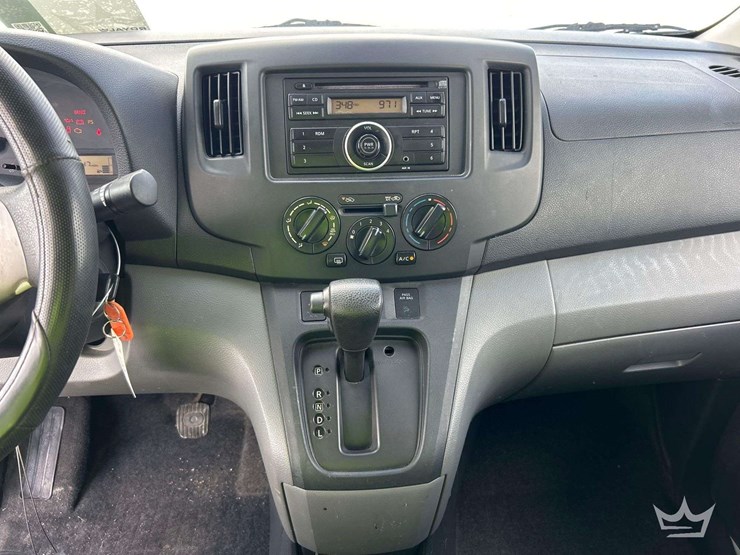 2014-nissan-nv200-image-17