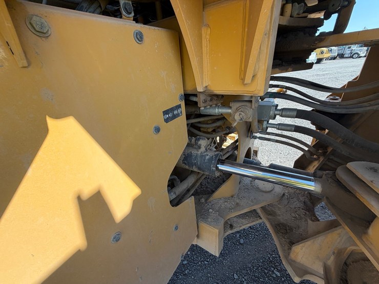 2015-caterpillar-950m-image-21