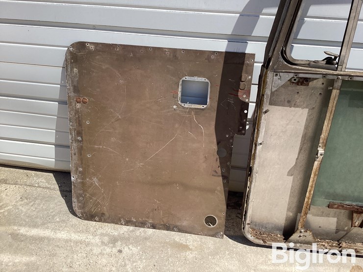 kenworth-post-1973-passenger-side-bottom-latch-door-image-10