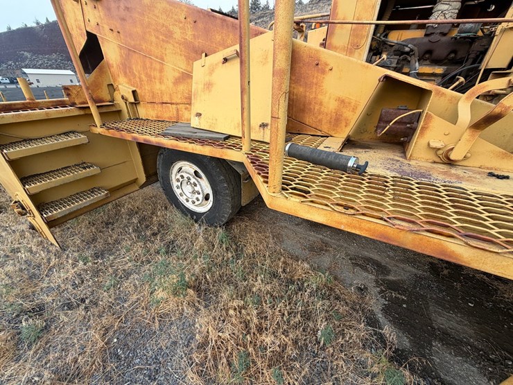 #2526-•-etnyre-chip-seal-machine-image-22