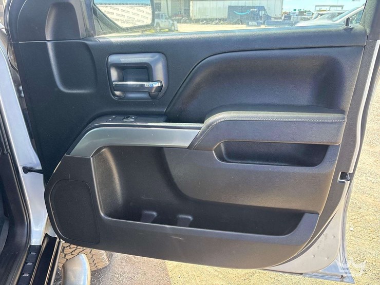2017-chevrolet-silverado-1500-lt-image-21