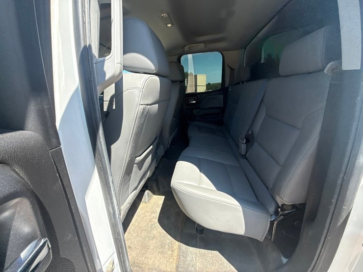#1395-•-2019-chevrolet-silverado-4x4-pickup-truck-image-38