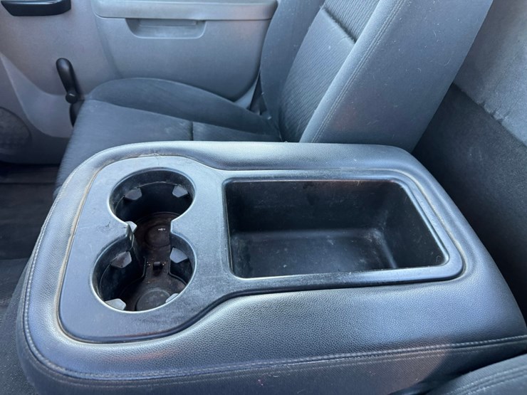 2013-chevrolet-3500-image-33