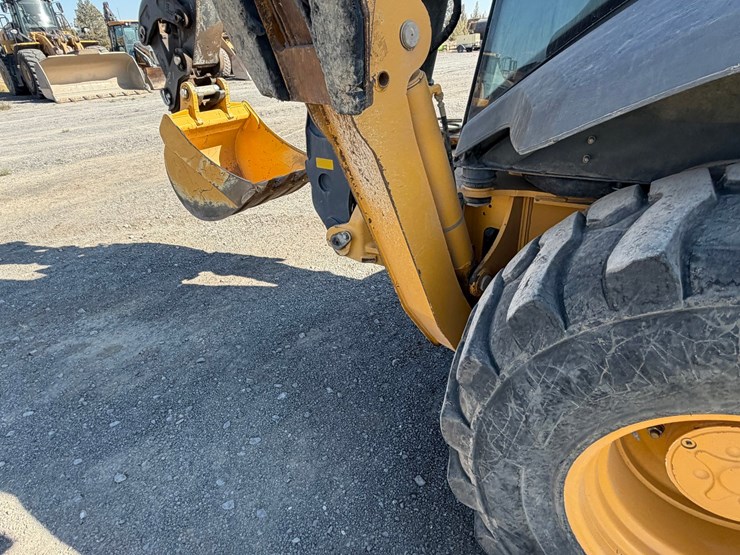 2017-deere-410l-image-28