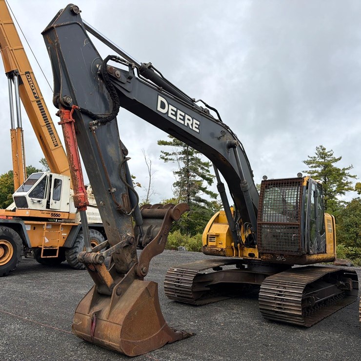 DEERE 225D LC