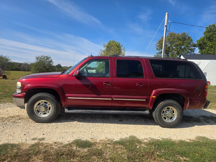 2003-chevrolet-suburban-image-5
