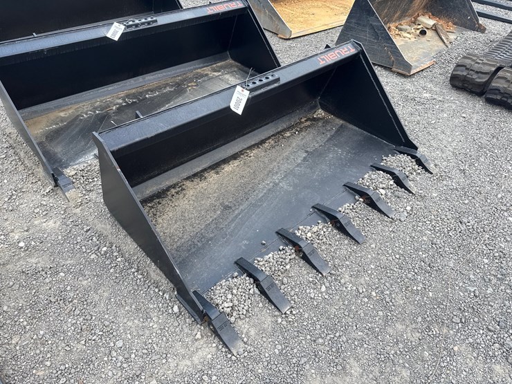 #2030-•-trubilt-60"-skid-steer-tooth-bucket-image-2