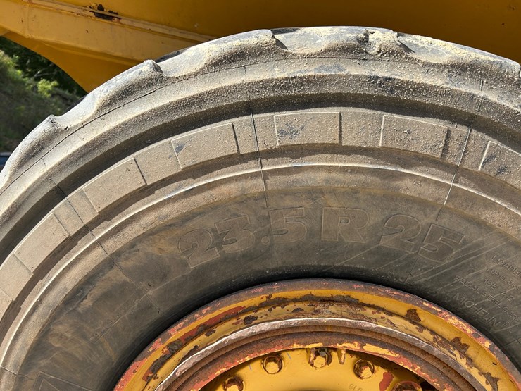 caterpillar-725-image-9