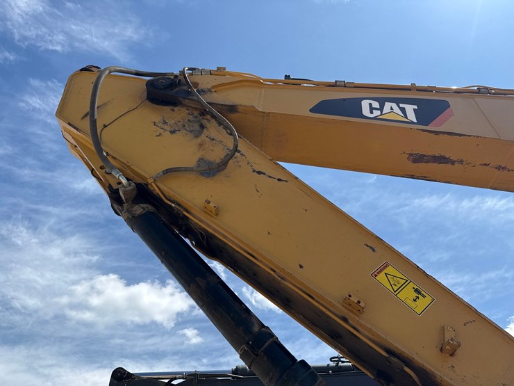 2012-caterpillar-c13-image-19