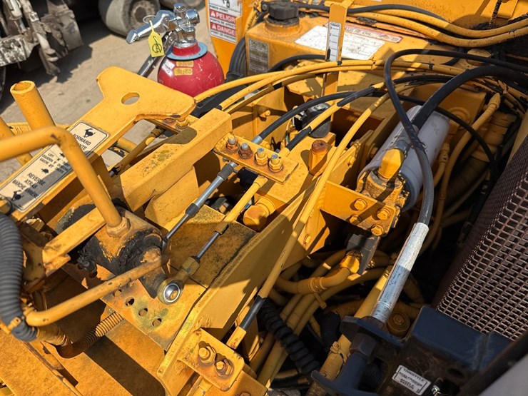 2009-leeboy-l8500t-image-28