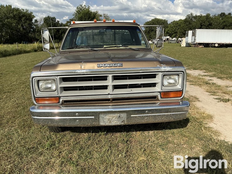 1989-dodge-ram-350-image-2