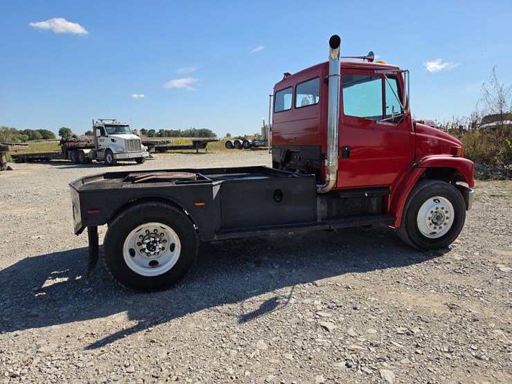 1997-freightliner-fl70-image-18