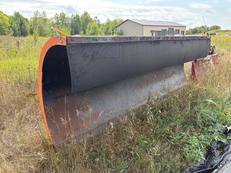 #3229-•-monroe-mp48r12-snowplow-image-1