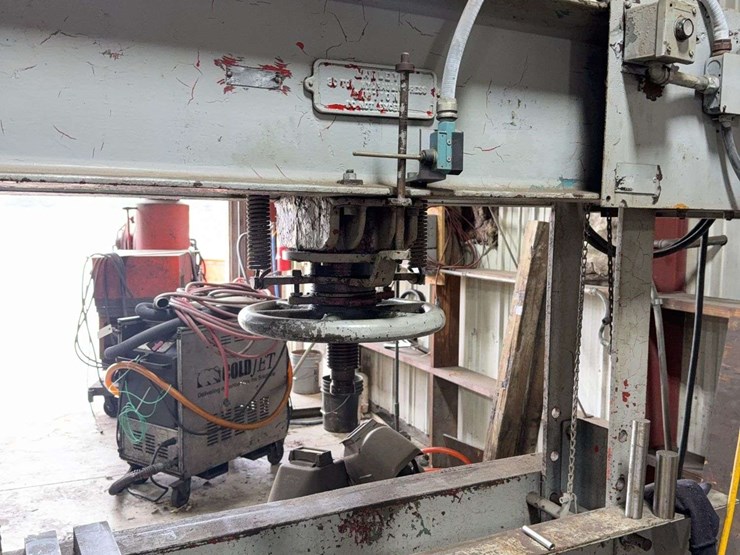 manley-80-ton-hydraulic-press,-3-phase-plug,-foot-pedal-control-image-5