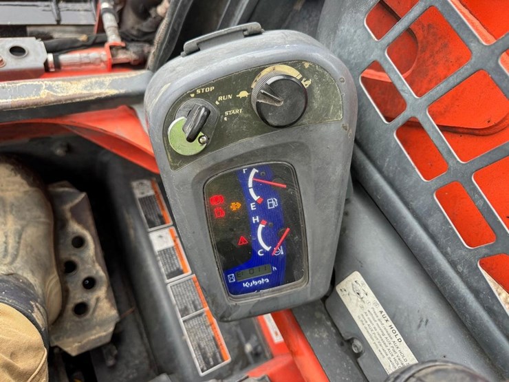 2016-kubota-ssv75-image-18