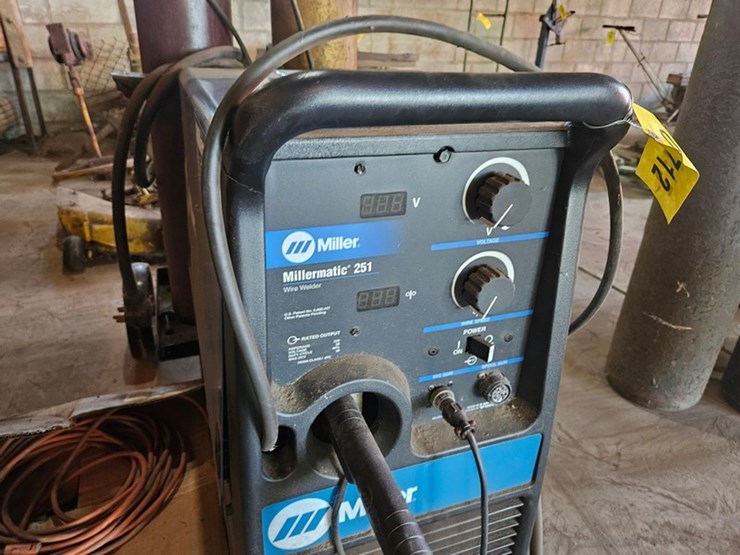 #8712-•-miller-millermatic-251-welder-image-12