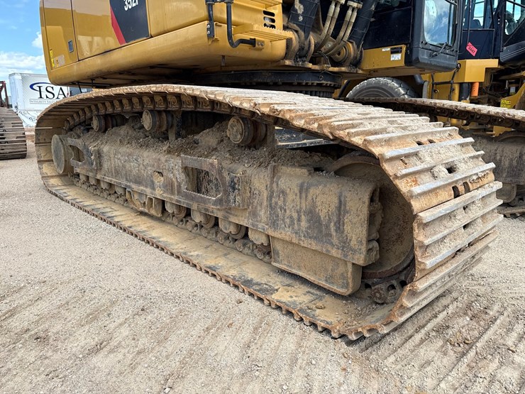 2019-caterpillar-352f-image-109