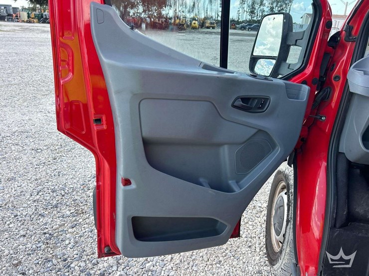 2016-ford-transit-image-16