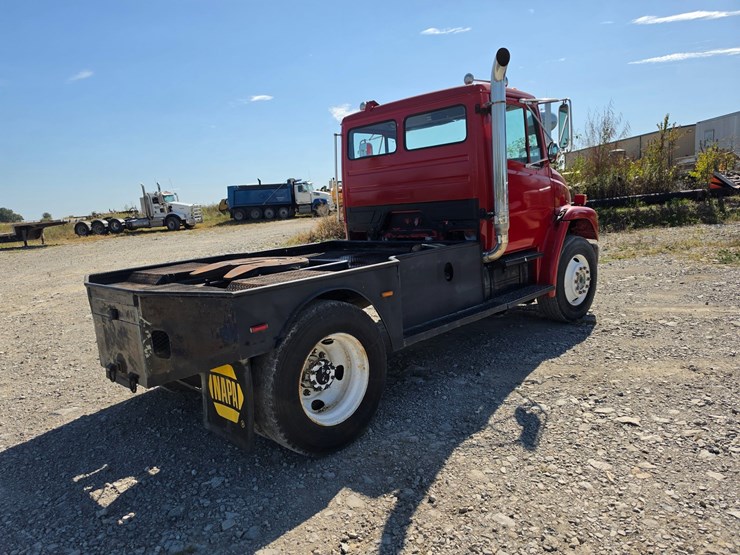 1997-freightliner-fl70-image-16
