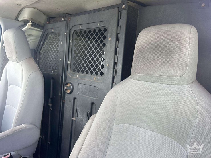2011-ford-cargo-image-15
