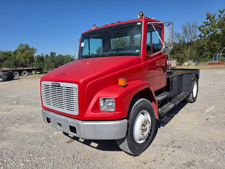1997-freightliner-fl70-image-3
