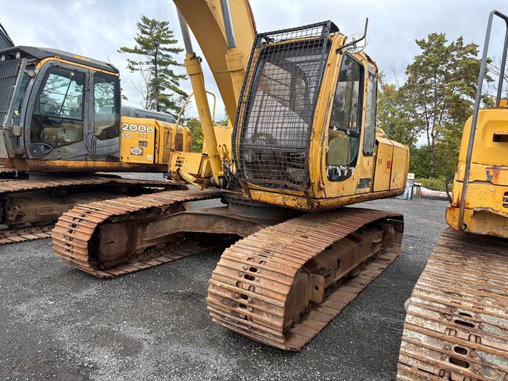 deere-200d-lc-image-2
