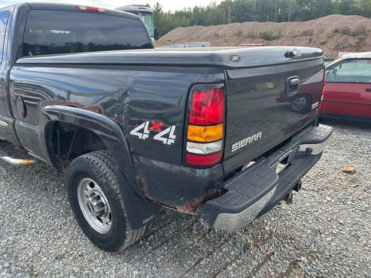 2005-gmc-sierra-2500-image-18