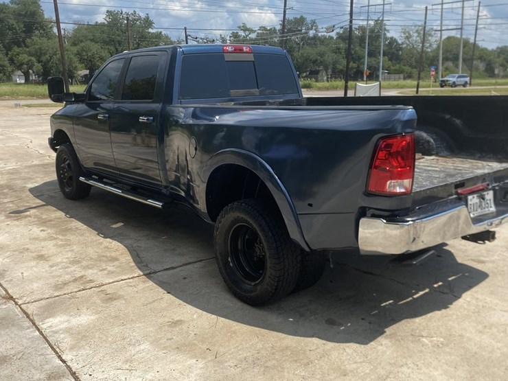 2012-dodge-3500-image-4