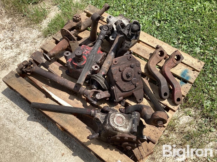 kenworth-cab-over-manual-steering-box-w/-pitman-arms-image-1