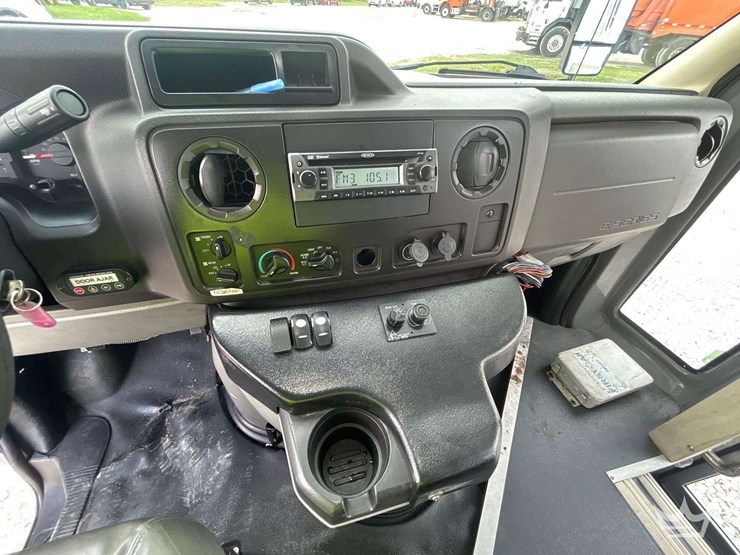 2017-ford-e450-image-24