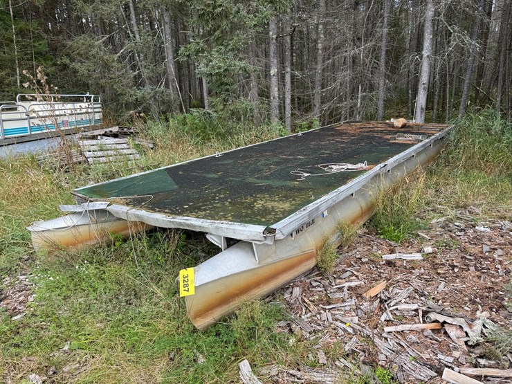 #3287-•-pontoon-boat-deck-image-1