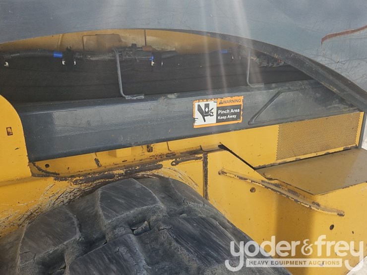 2019-deere-333g-image-22