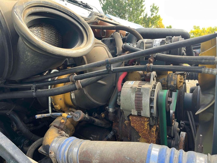 2002-freightliner-columbia-120-image-29