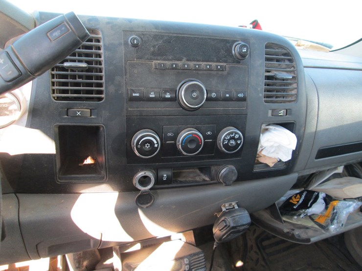2013-chevrolet-2500hd-image-26
