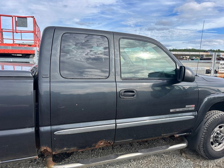 2005-gmc-sierra-2500-image-15