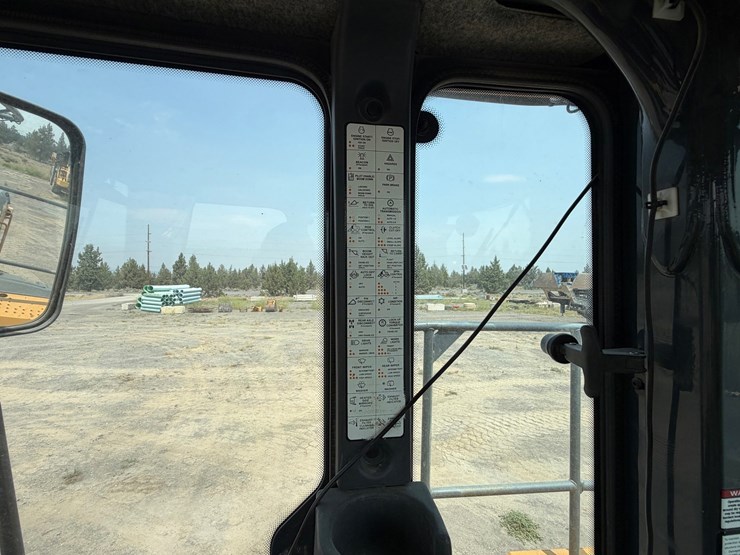 2019-deere-744k-image-83